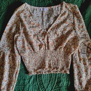 SOLD - Short long sleeves top